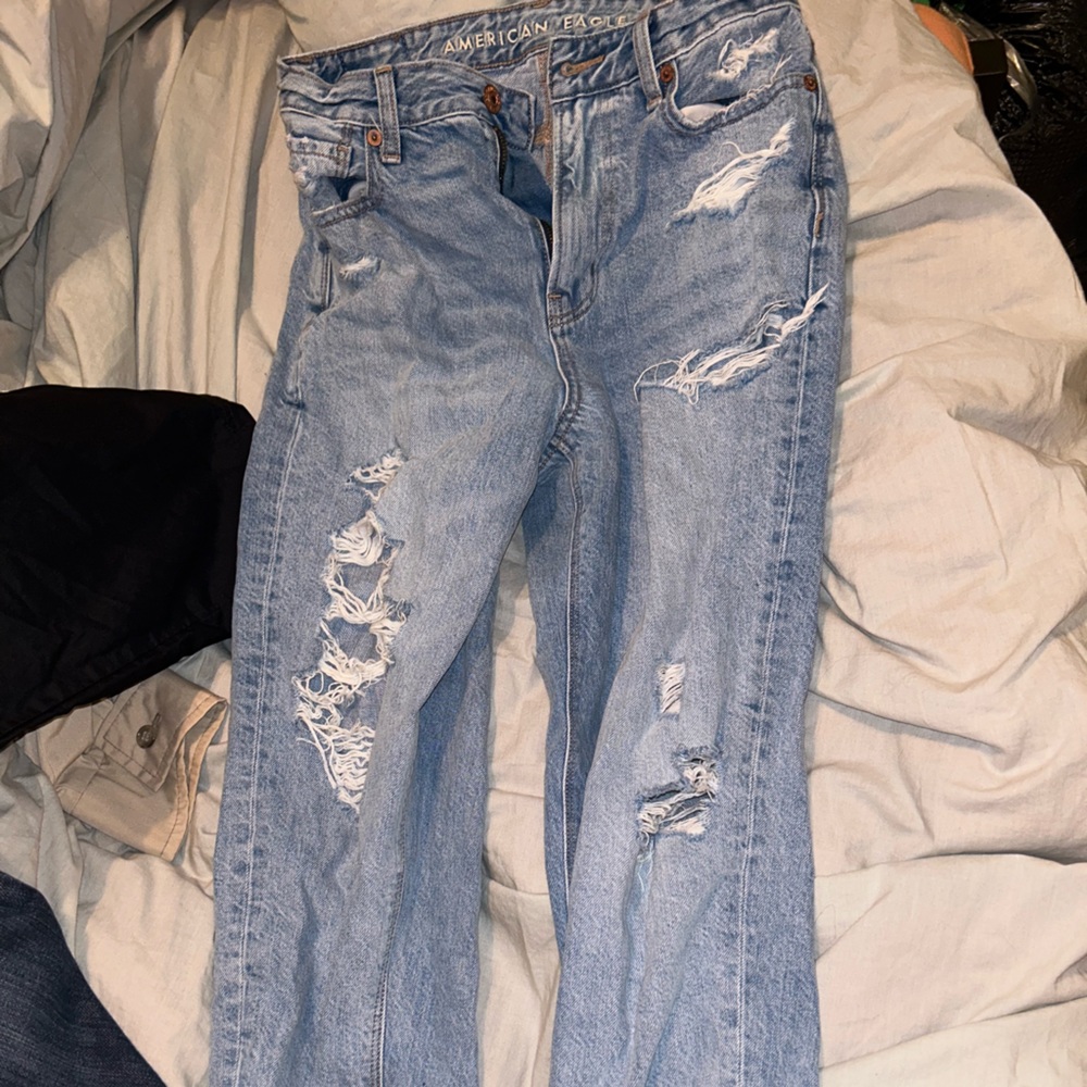 american eagle distressed jeans